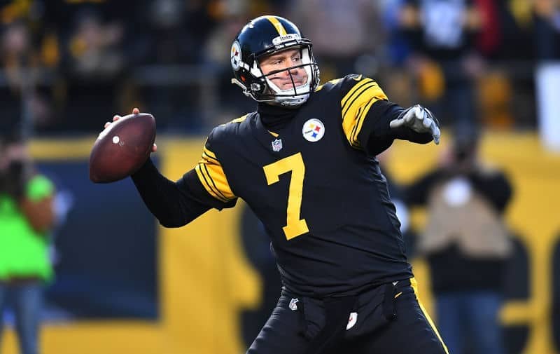 Pittsburgh Steelers quarterback, Ben Roethlisberger, throws a pass
