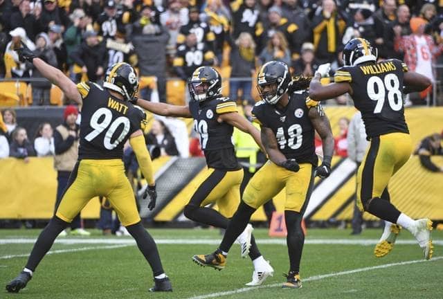 Pittsburgh Steelers players celebrating